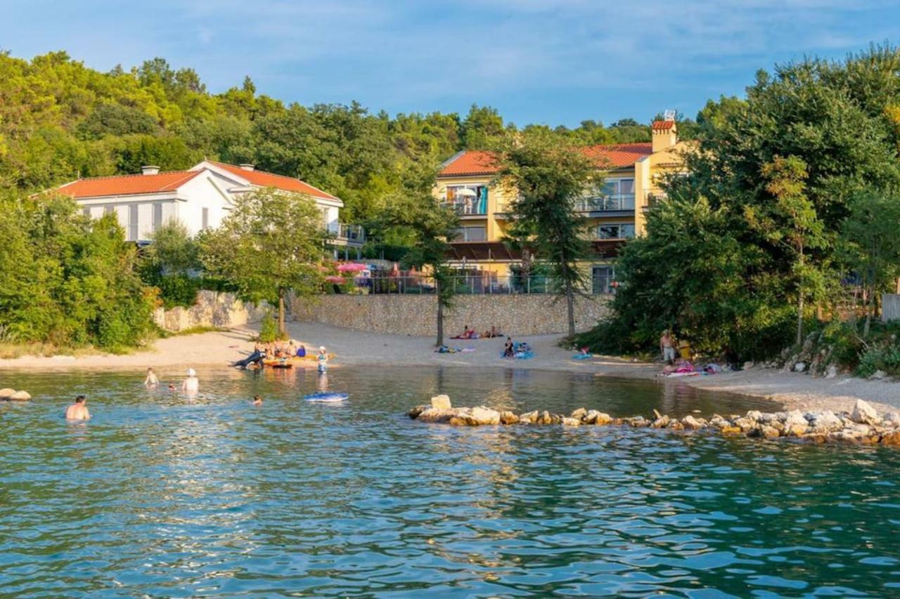 Sabina Apartament *